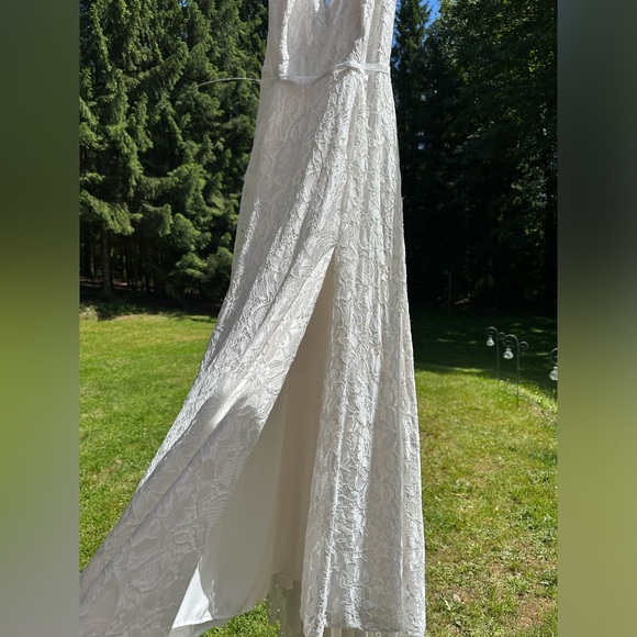 David’s Bridal soft white A line all over lace square back wedding dress. - Picture 4 of 10